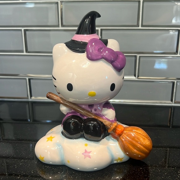 Hello Kitty Other - Hello Kitty Halloween Witch Figurine